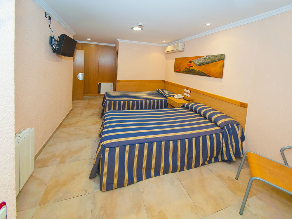 Hostal Viky Мадрид Екстериор снимка