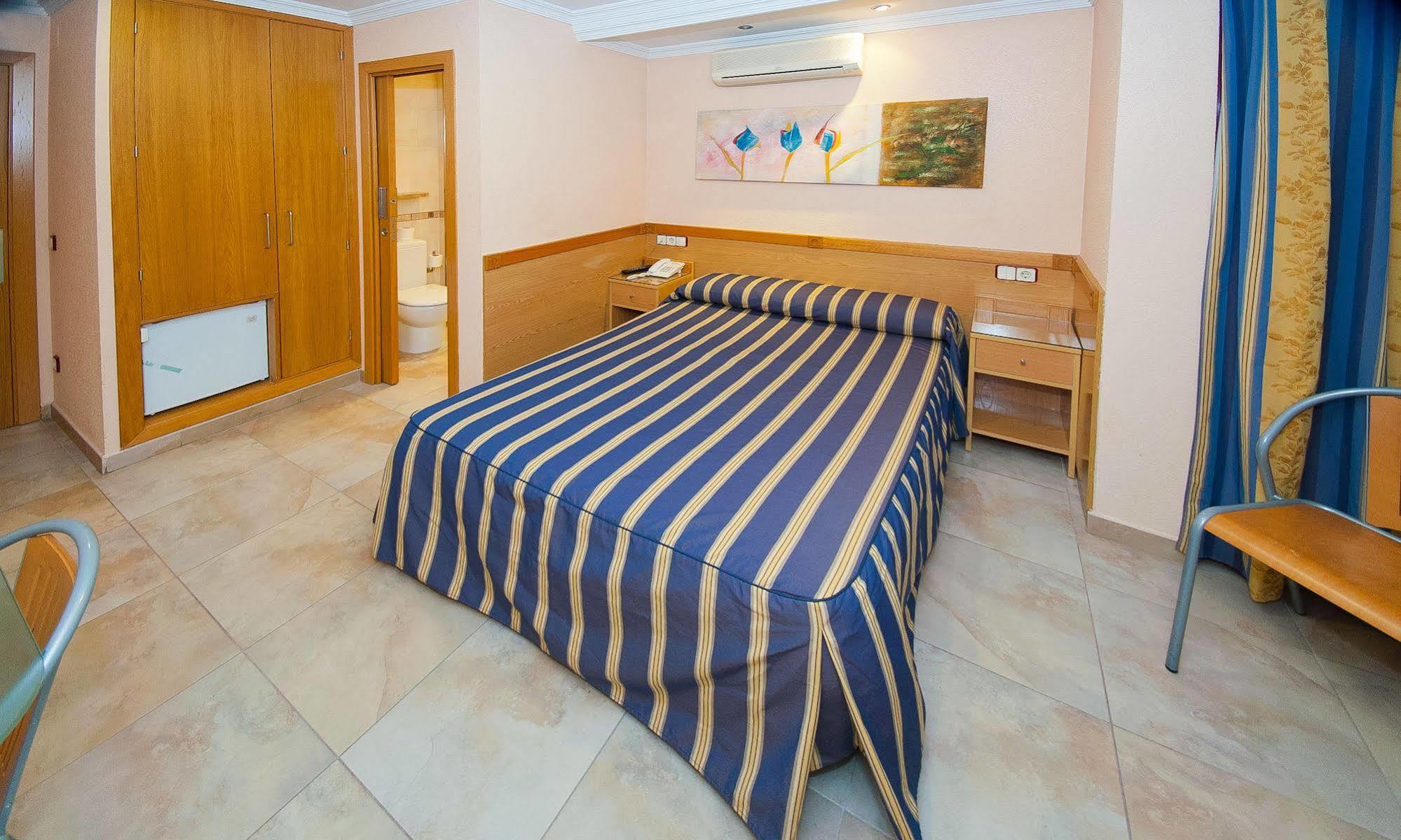 Hostal Viky Мадрид Екстериор снимка
