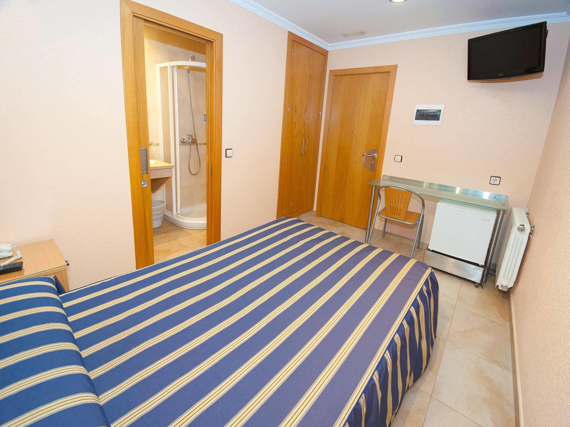 Hostal Viky Мадрид Екстериор снимка