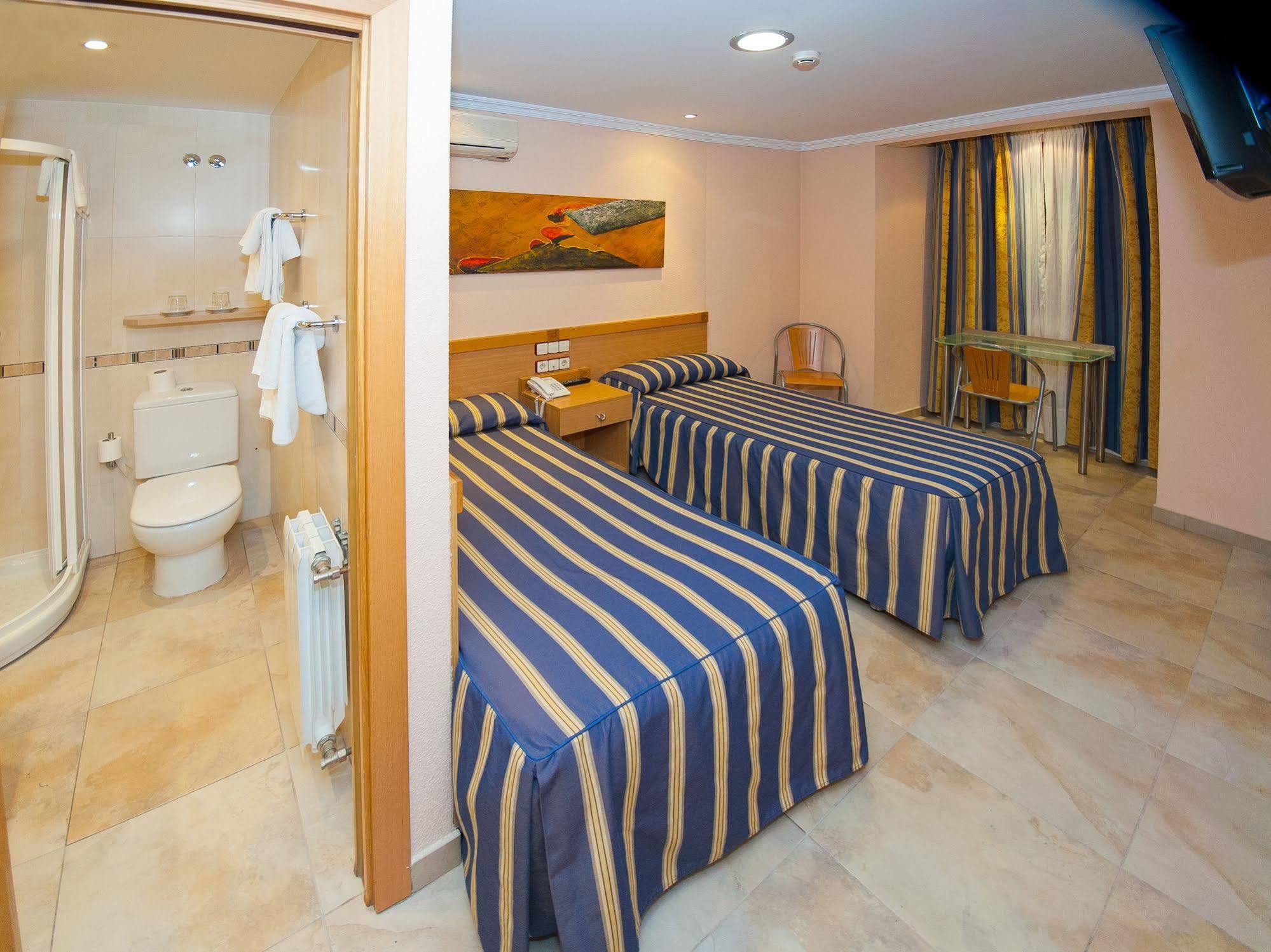Hostal Viky Мадрид Екстериор снимка
