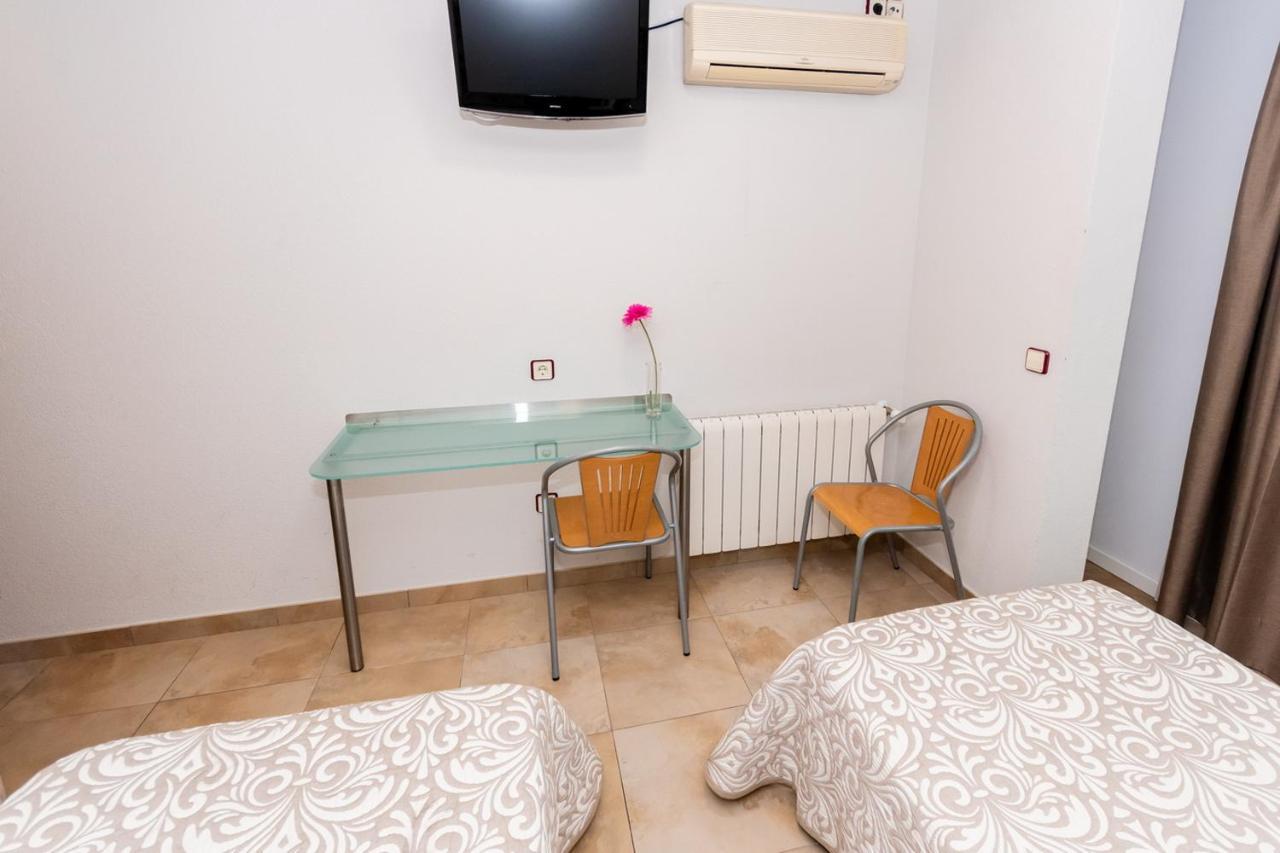 Hostal Viky Мадрид Екстериор снимка