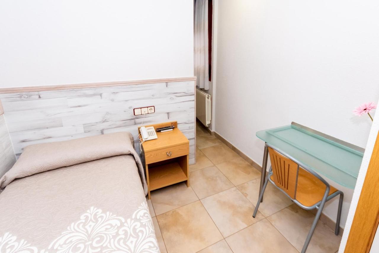 Hostal Viky Мадрид Екстериор снимка