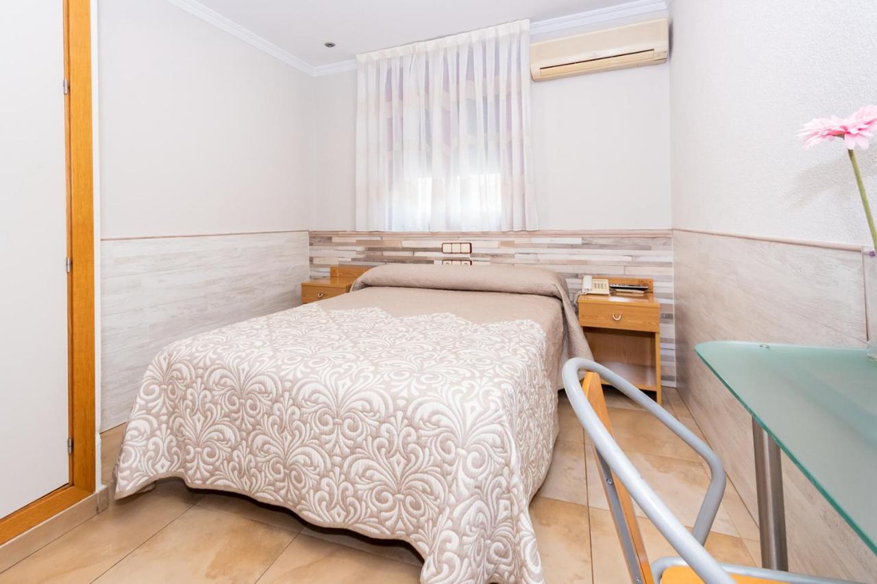 Hostal Viky Мадрид Екстериор снимка