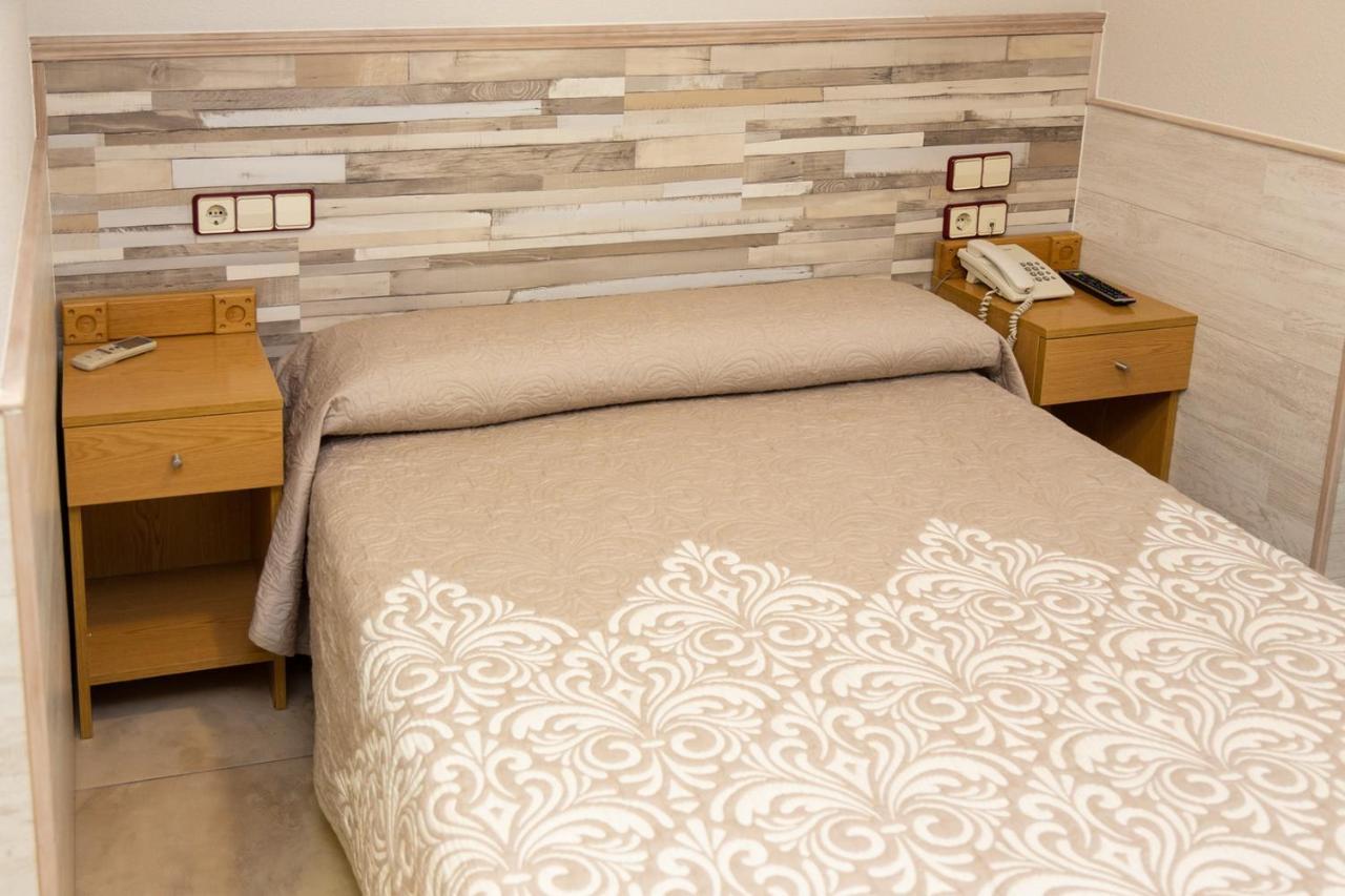 Hostal Viky Мадрид Екстериор снимка