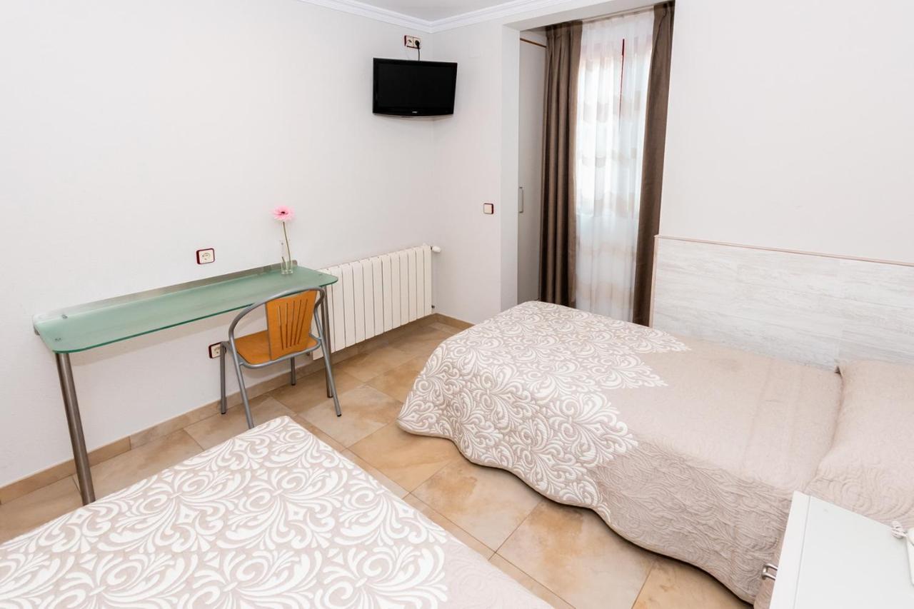 Hostal Viky Мадрид Екстериор снимка