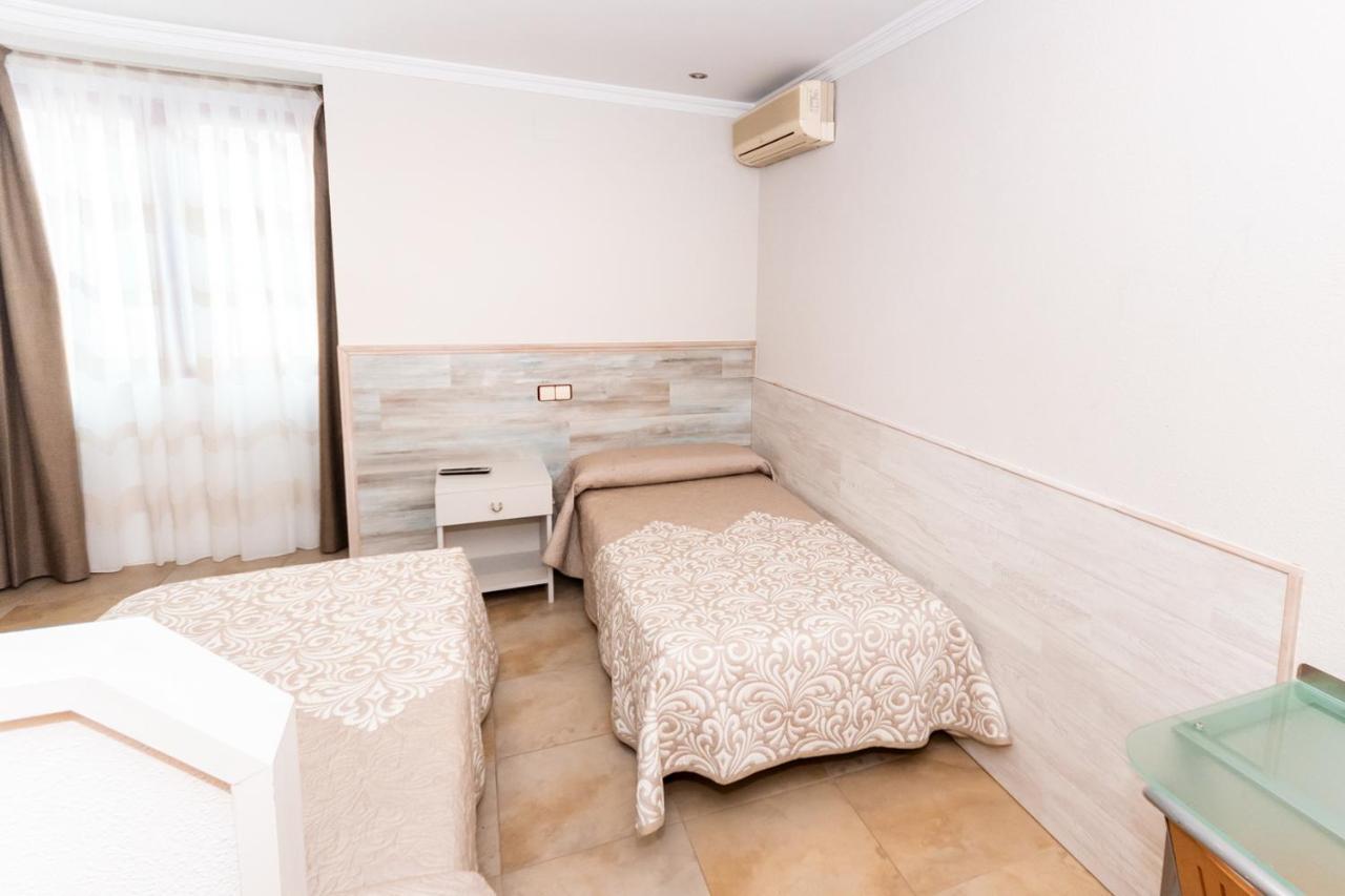 Hostal Viky Мадрид Екстериор снимка