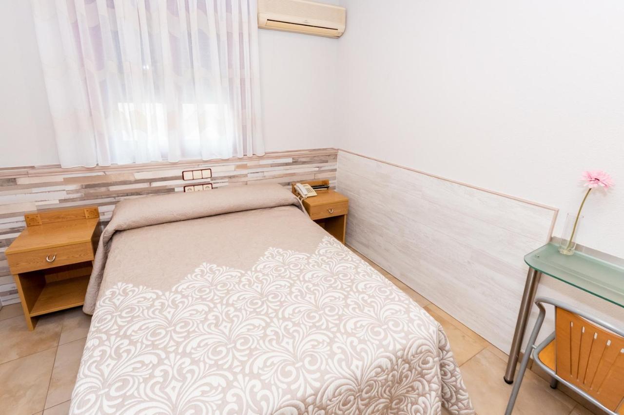 Hostal Viky Мадрид Екстериор снимка