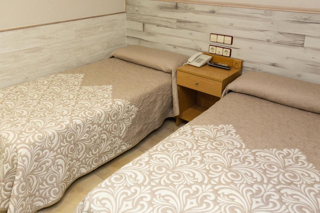 Hostal Viky Мадрид Екстериор снимка