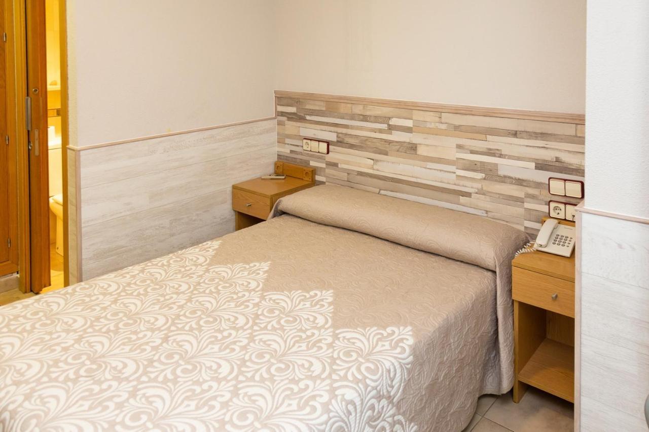 Hostal Viky Мадрид Екстериор снимка