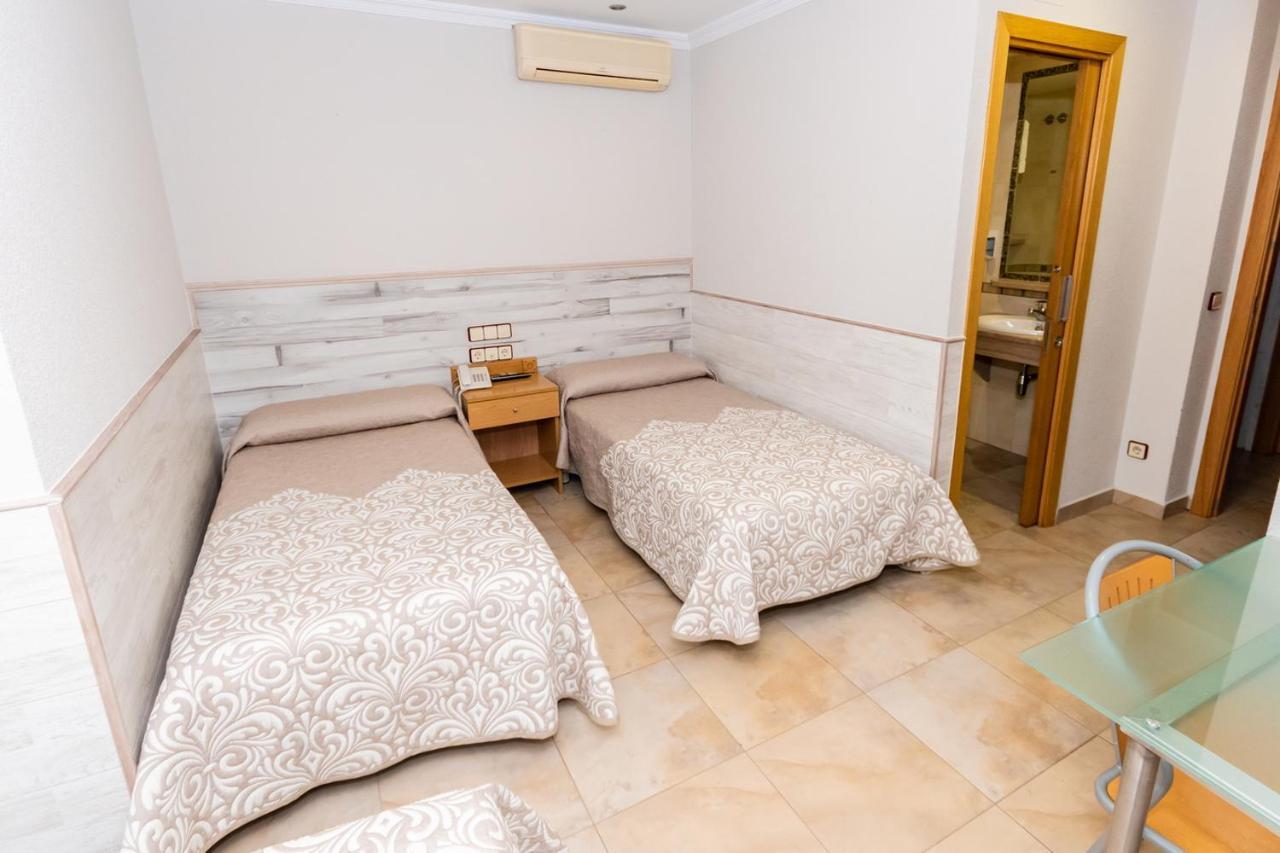 Hostal Viky Мадрид Екстериор снимка