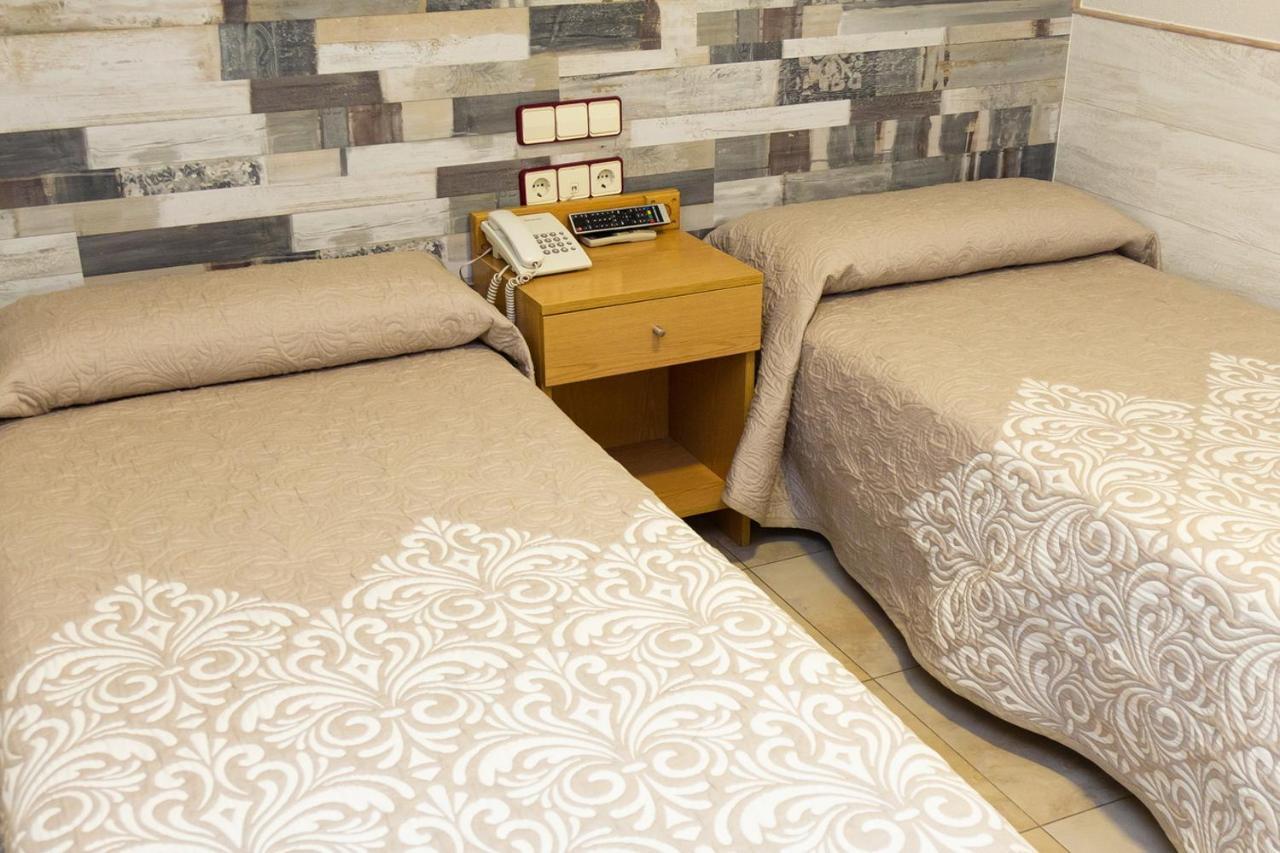 Hostal Viky Мадрид Екстериор снимка