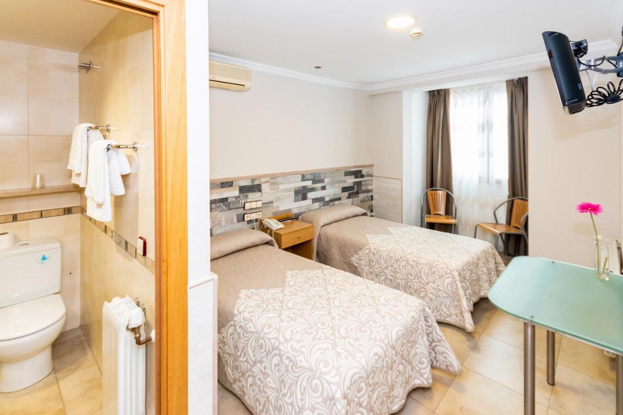 Hostal Viky Мадрид Екстериор снимка