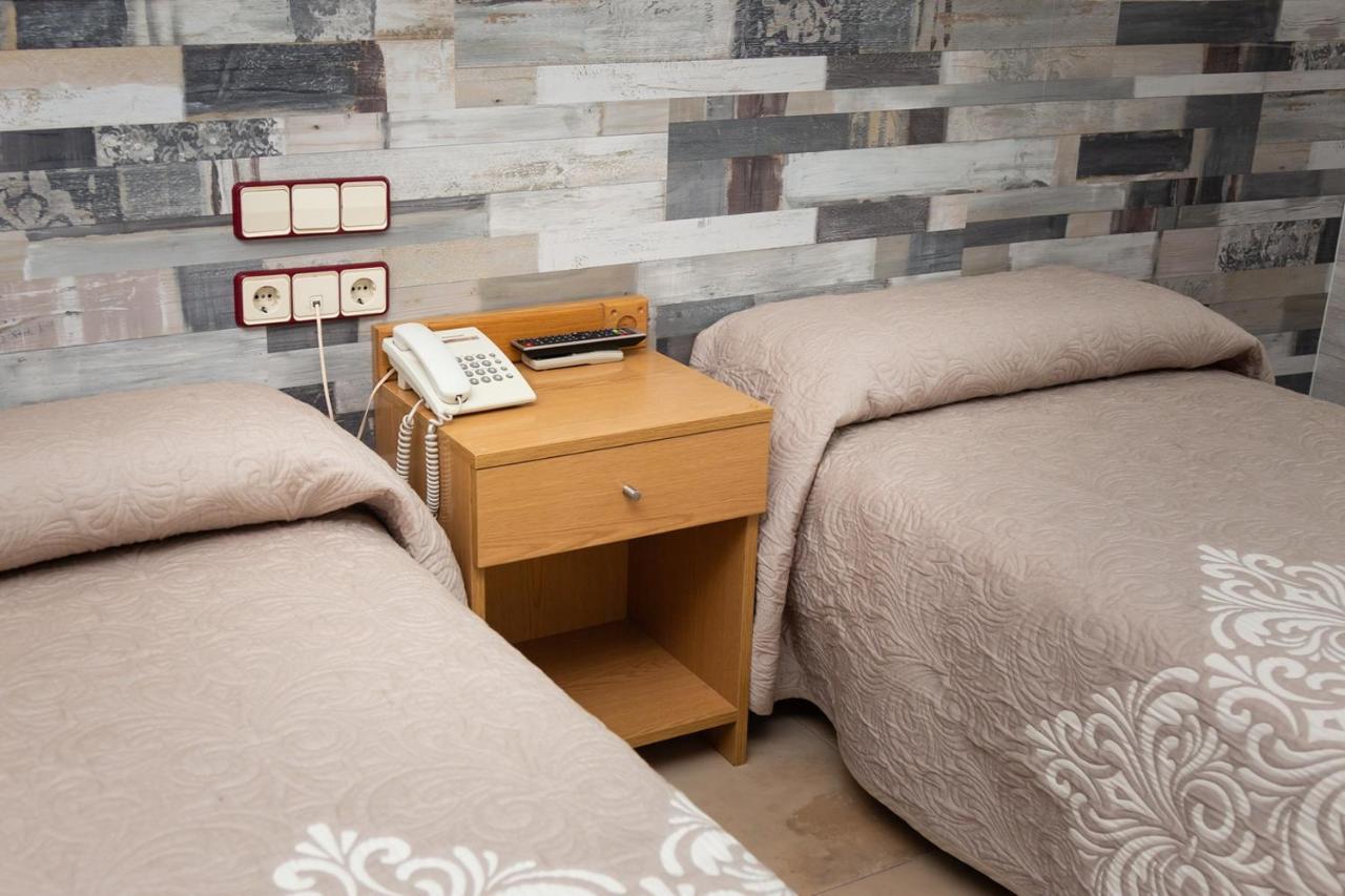 Hostal Viky Мадрид Екстериор снимка