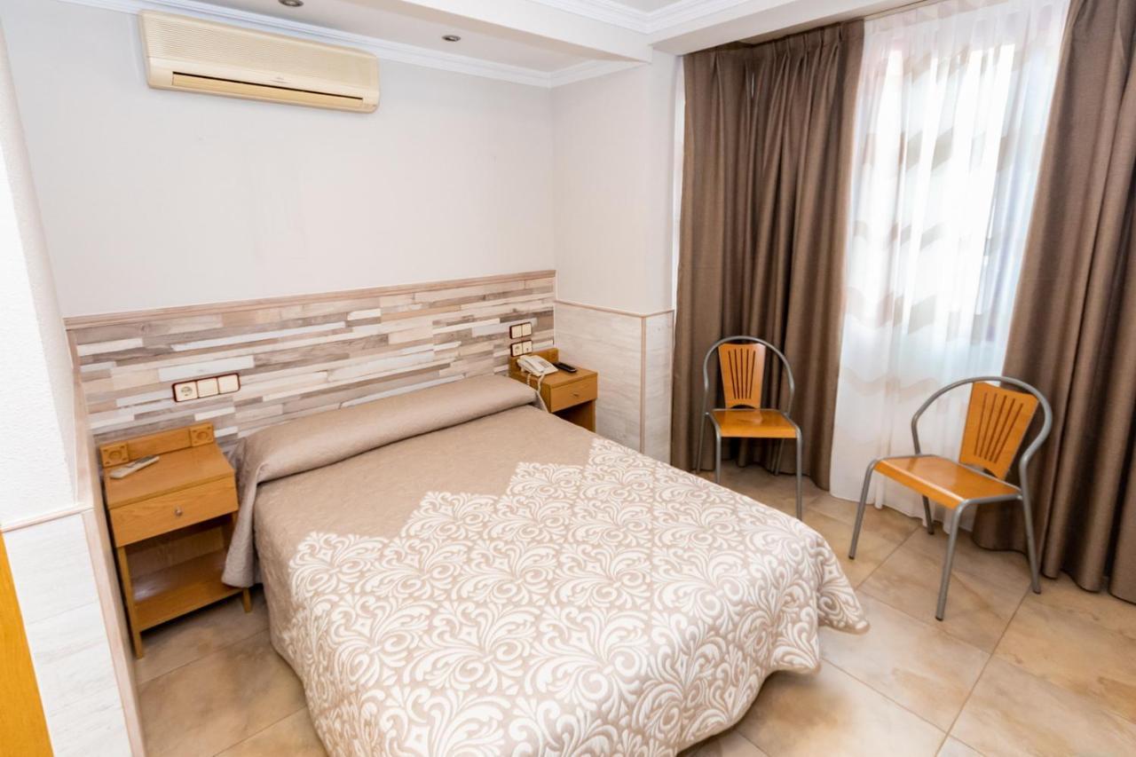 Hostal Viky Мадрид Екстериор снимка