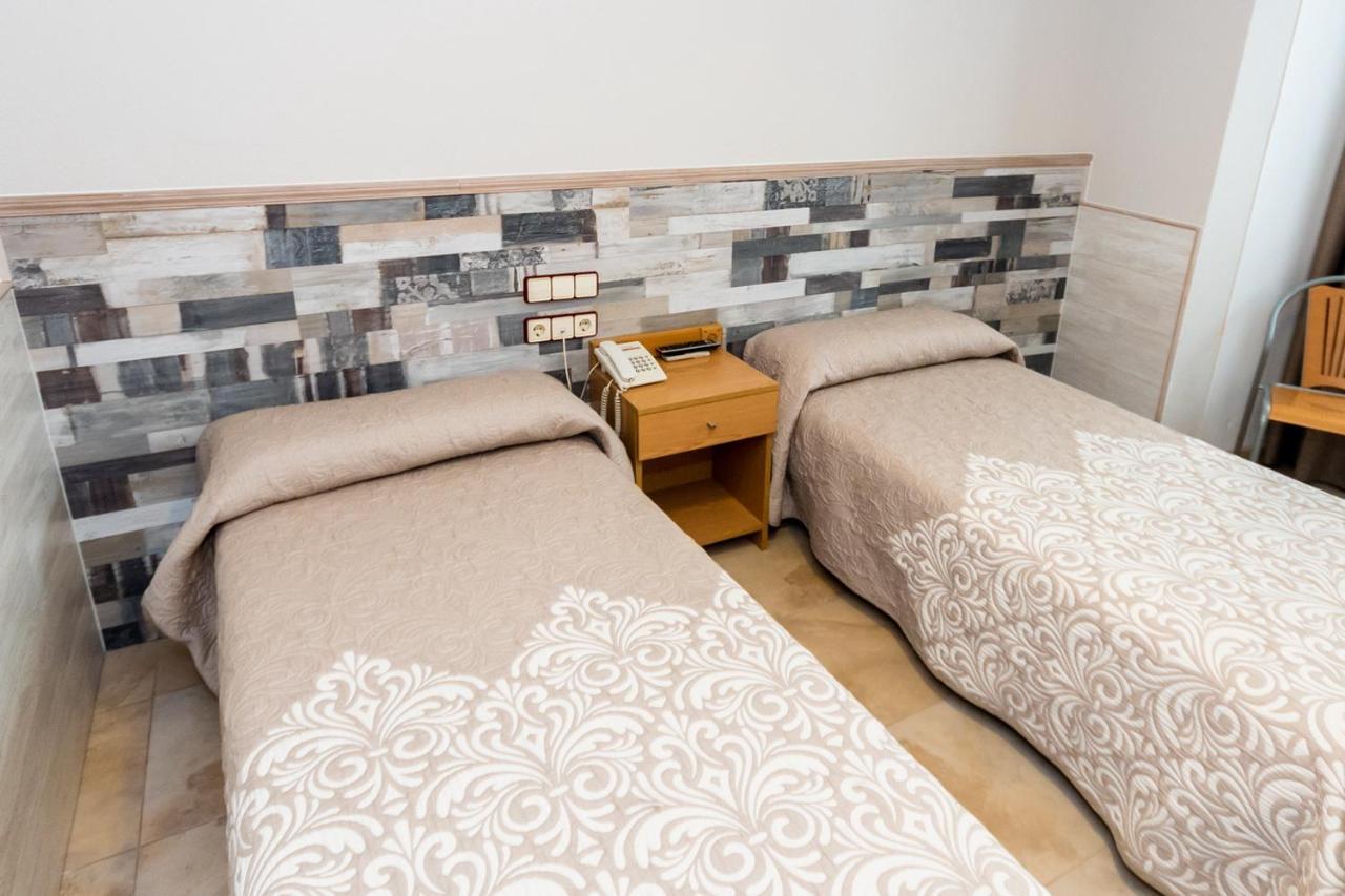 Hostal Viky Мадрид Екстериор снимка
