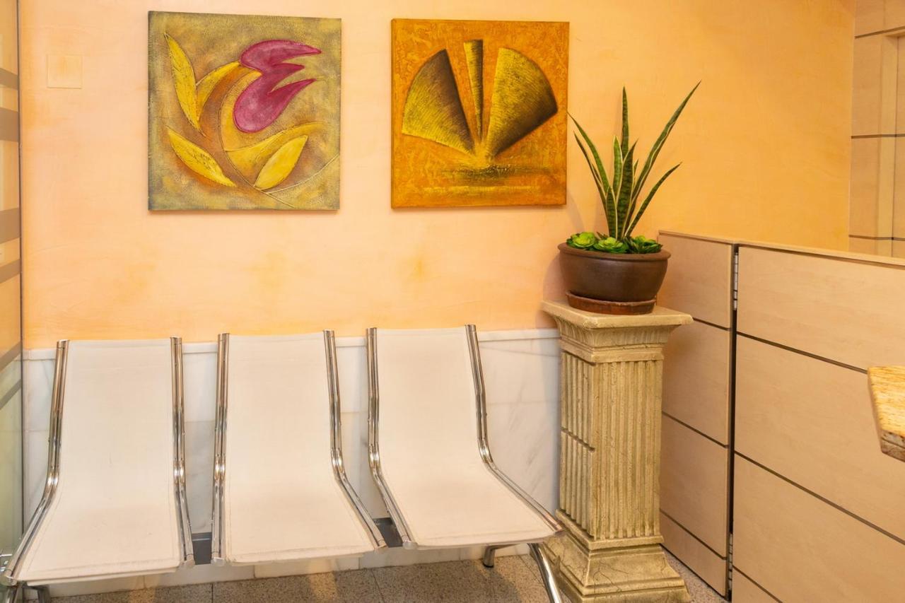 Hostal Viky Мадрид Екстериор снимка