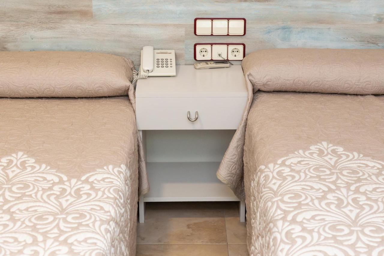 Hostal Viky Мадрид Екстериор снимка