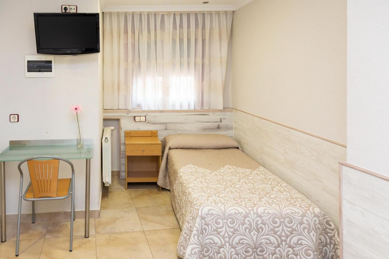 Hostal Viky Мадрид Екстериор снимка